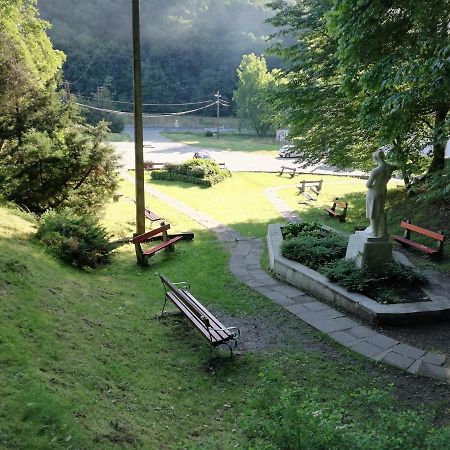Appartement Parva Foresta à Miskolc Extérieur photo