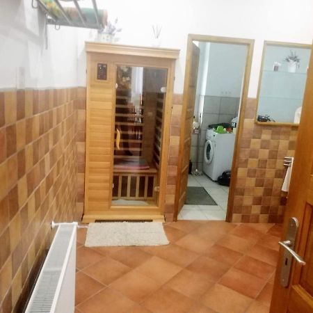 Appartement Parva Foresta à Miskolc Extérieur photo
