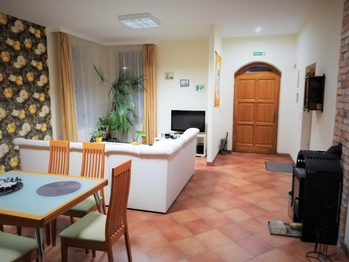 Appartement Parva Foresta à Miskolc Extérieur photo