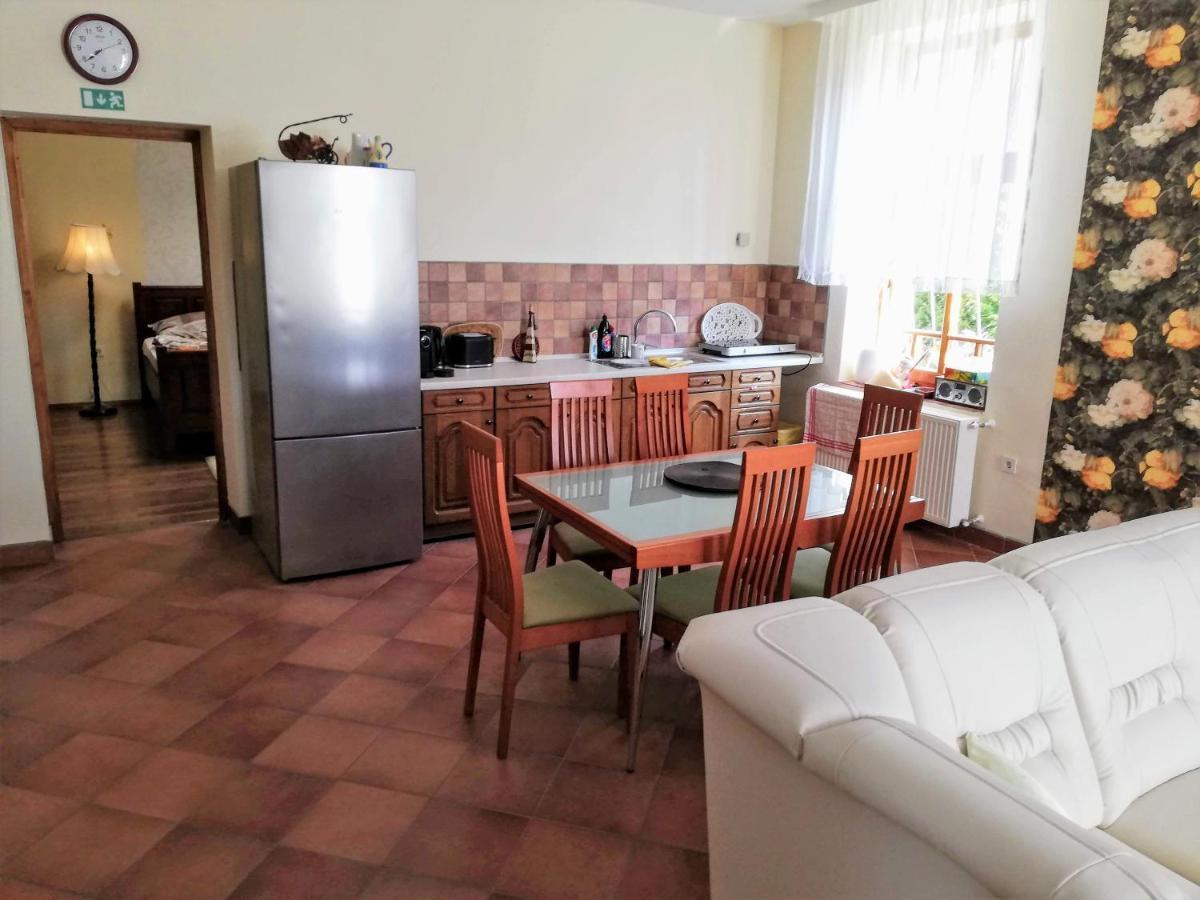 Appartement Parva Foresta à Miskolc Extérieur photo