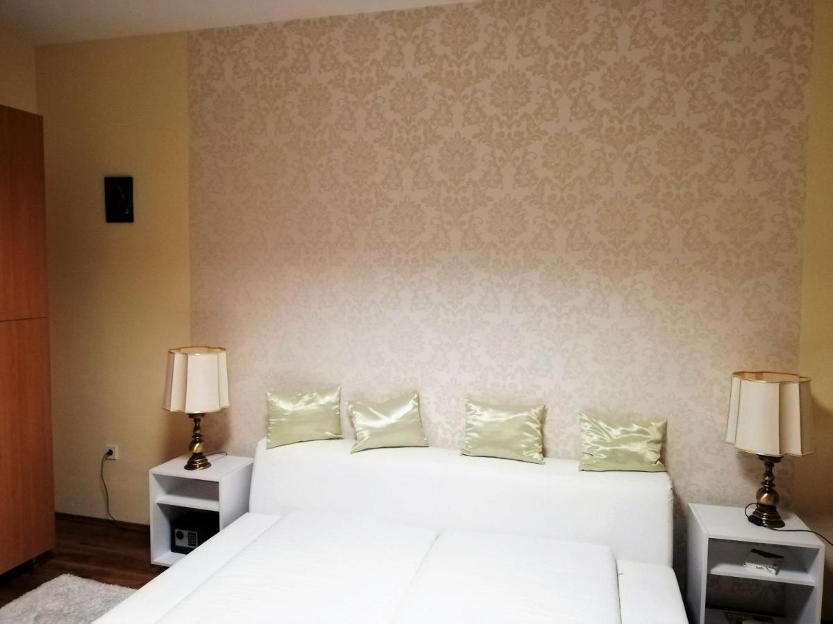 Appartement Parva Foresta à Miskolc Extérieur photo