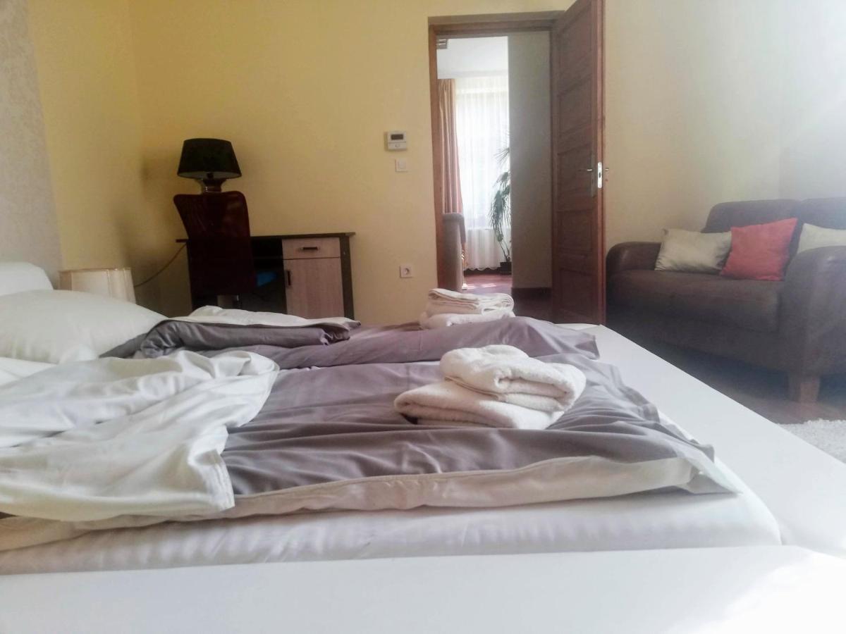 Appartement Parva Foresta à Miskolc Extérieur photo