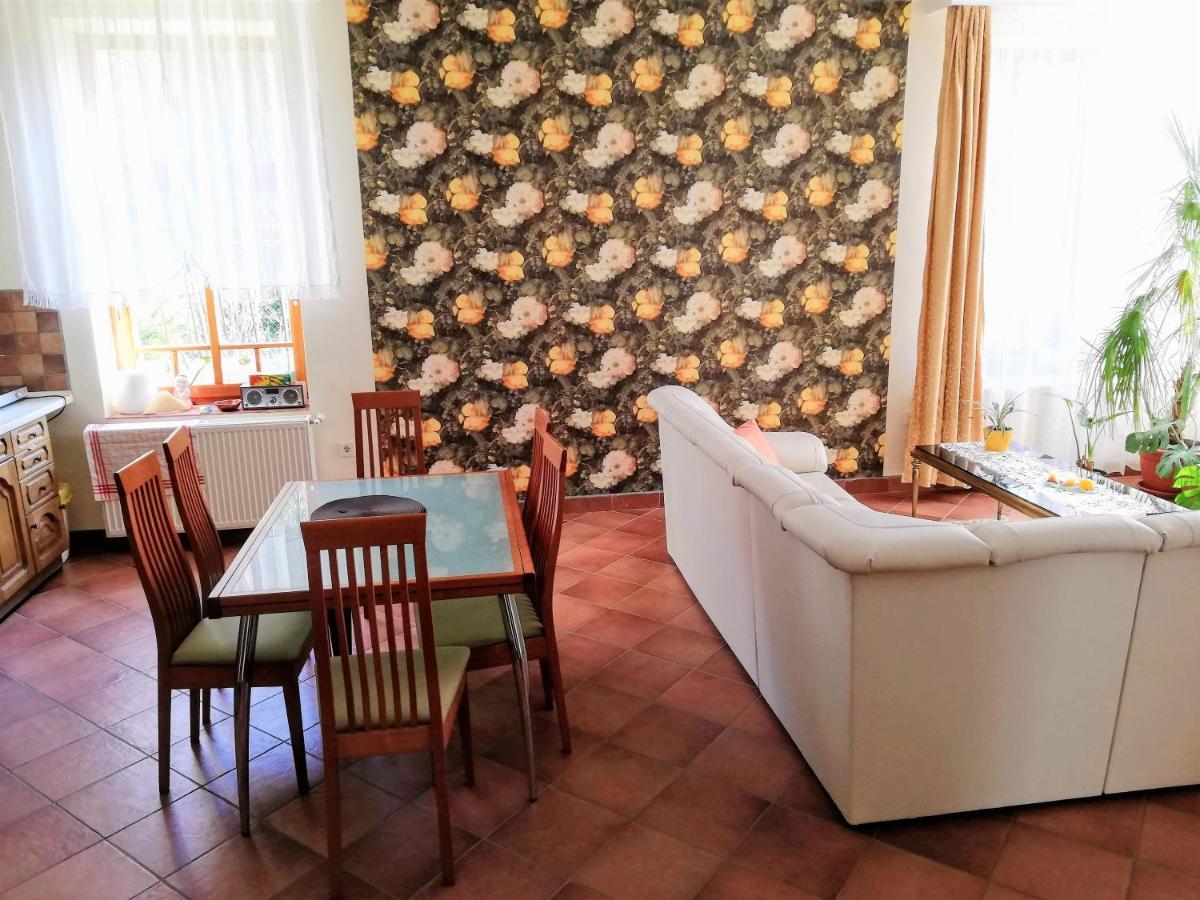Appartement Parva Foresta à Miskolc Extérieur photo