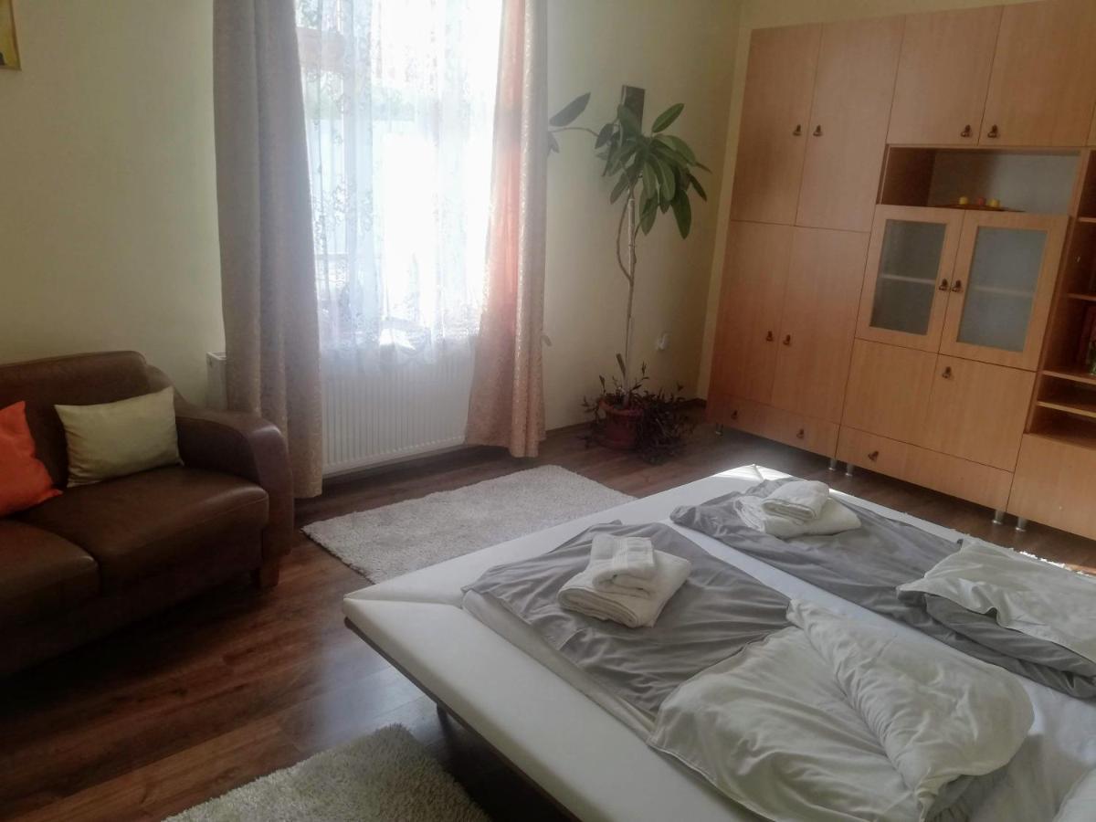 Appartement Parva Foresta à Miskolc Extérieur photo